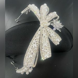 Elegant pearl and crystal headband Crown